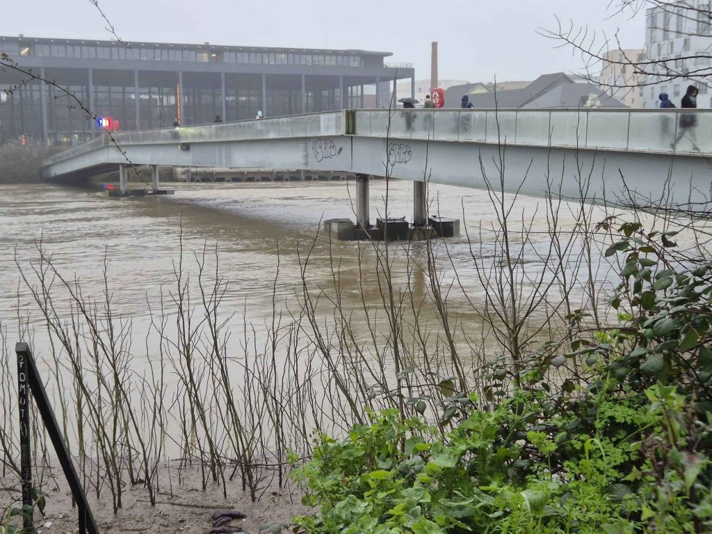 local commercial et inondation