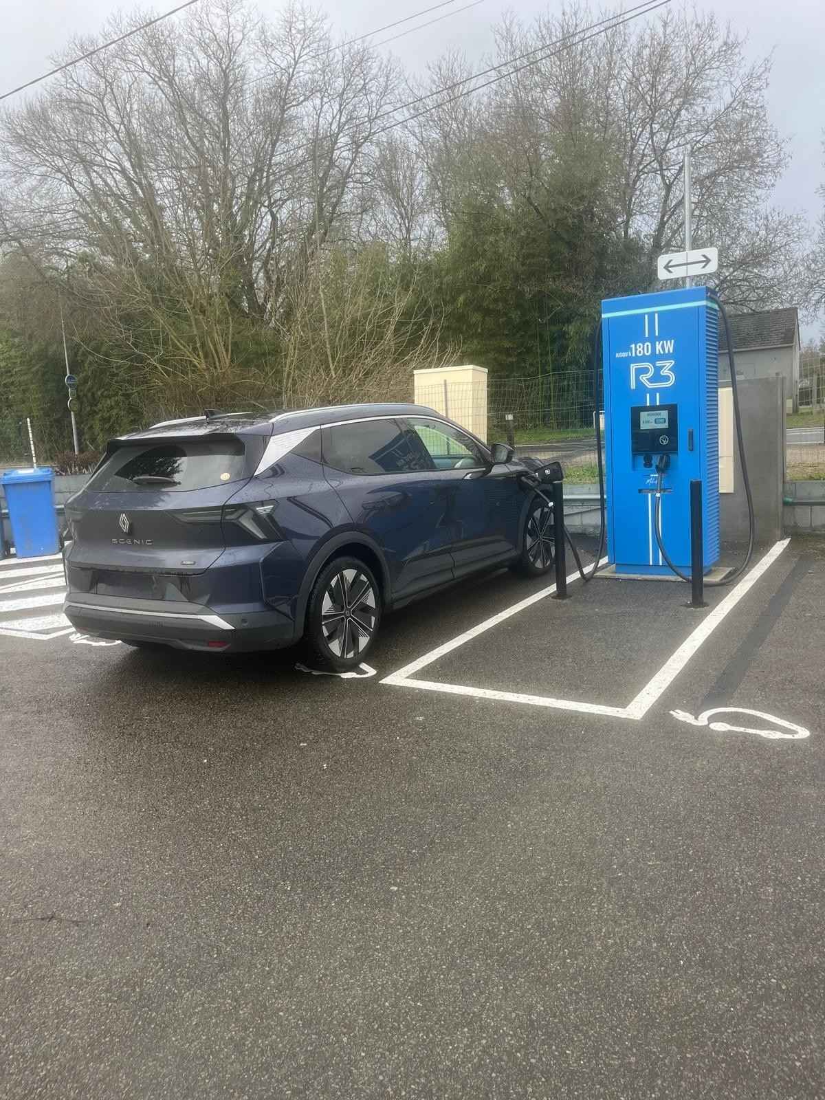 Parkings commerciaux et recharge électrique